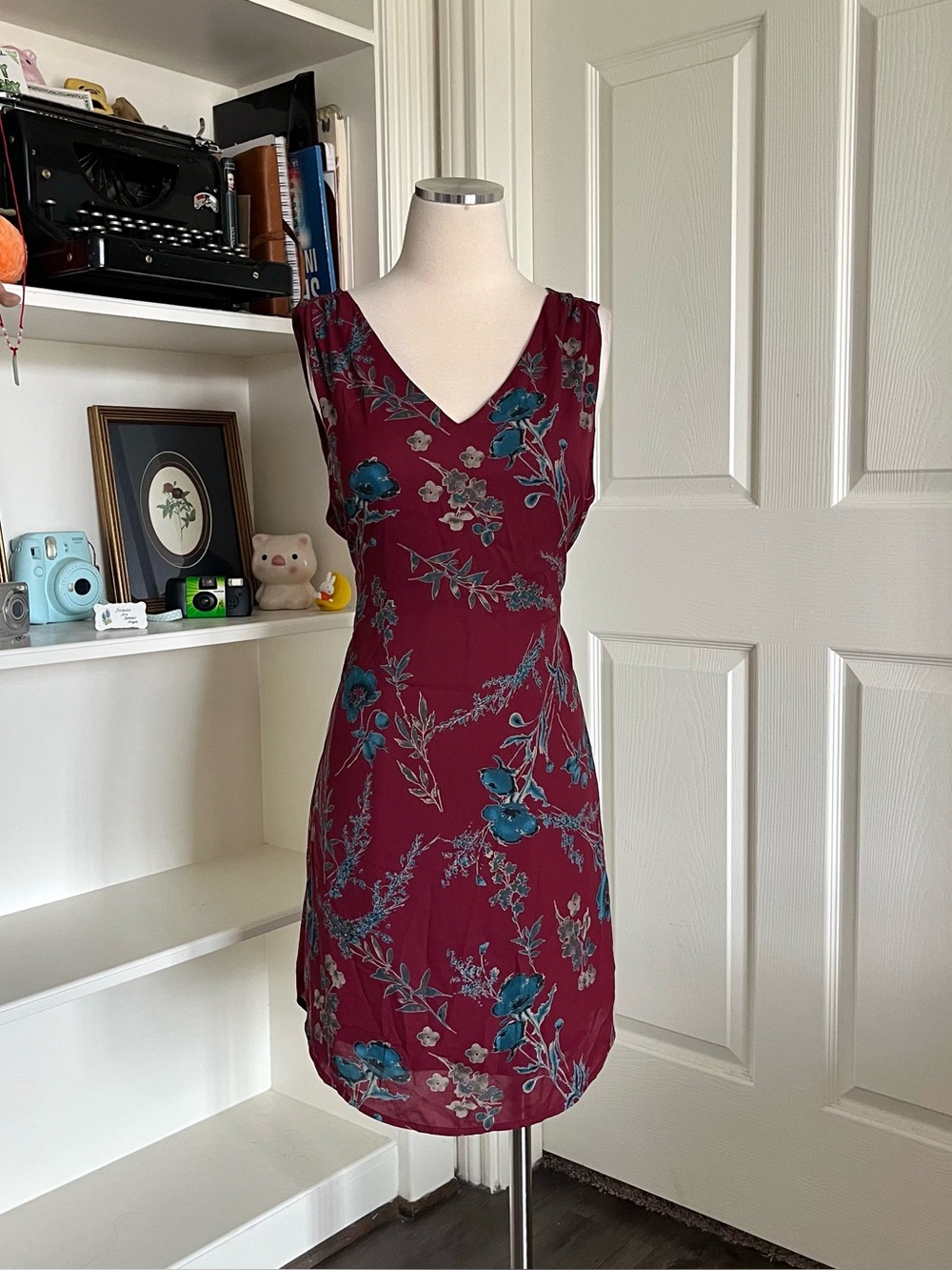 Verse 2000s red floral mini dress with V-neck and tie